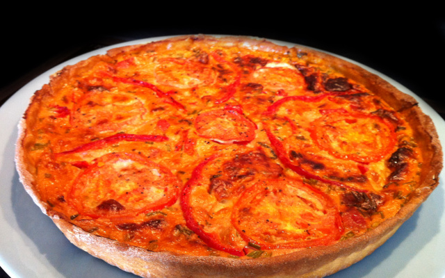 J'ai attrapé un coup de soleil ! Quiche écarlate: tomate-mozza-poivron !