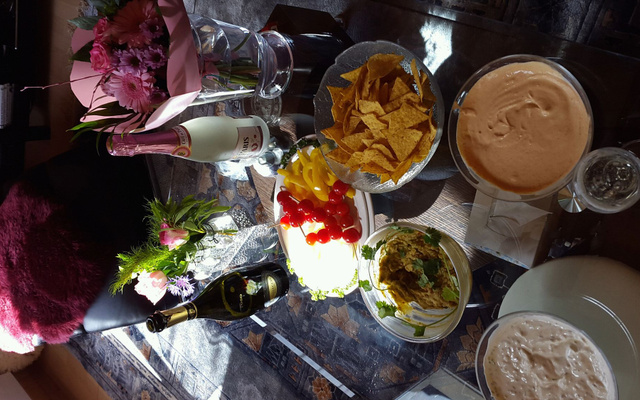 Mousse de mozzarella, tartare de tomates et perle de basilic