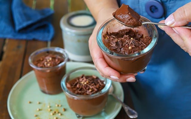 Crèmes dessert au chocolat et coriandre