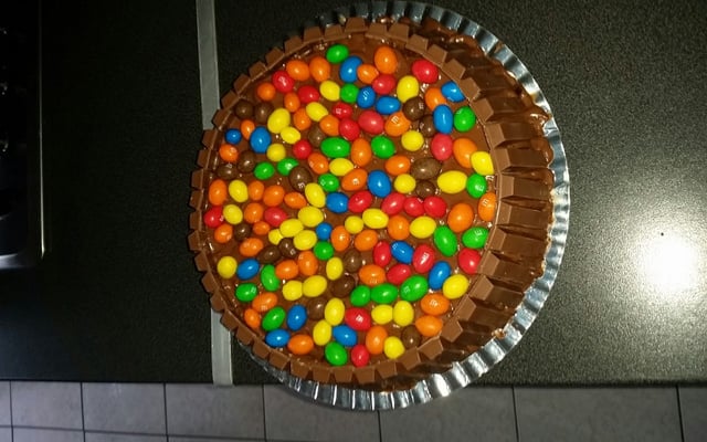 Gâteau aux smarties et kit kat