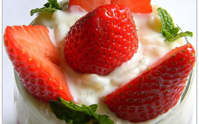 Riz au lait à la vanille et  compote de fraises