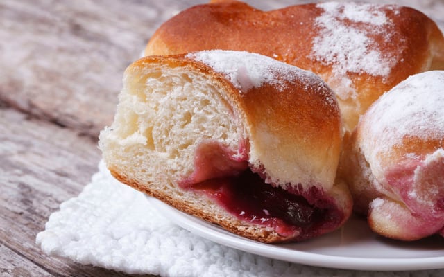 Brioche à la confiture de cerises