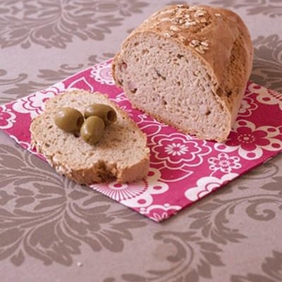Pain aux lardons, olives et flocons d'avoine