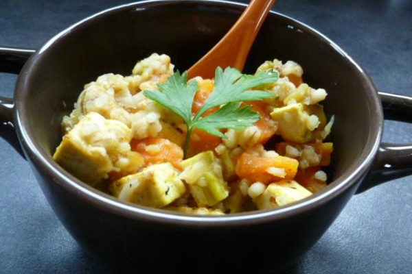 Risotto épicé de graines aux petits légumes et au tofu