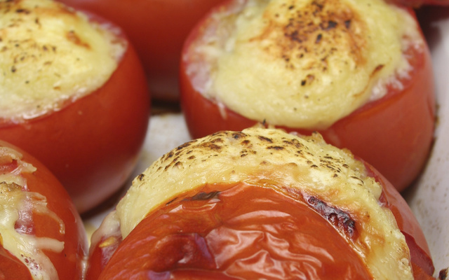 Tomates farcies à la ricotta et basilic