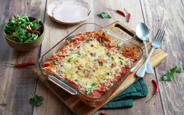 Enchiladas au rôti de porc et sauce tomate épicée