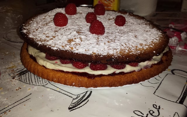Gâteau à la framboise classique