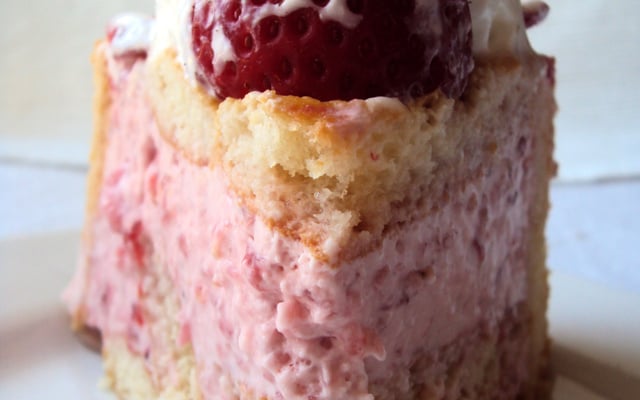 Charlotte à la pulpe de fraises