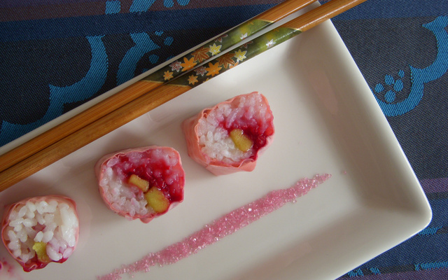 Sushi sucré framboise et pâte d'amande