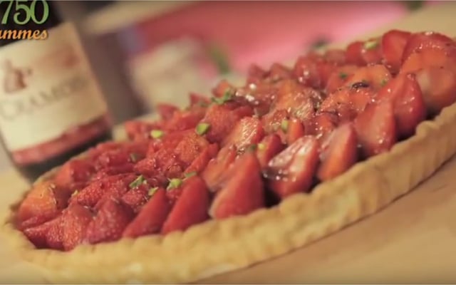 Tarte aux fraises et caramel de vin rouge
