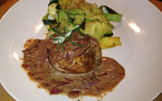 Mignon à la moutarde et tagliatelles de courgette