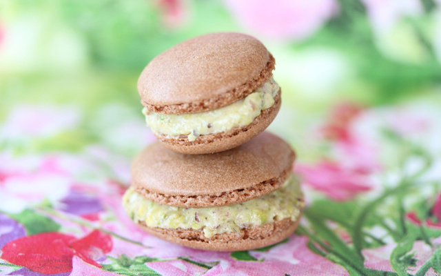 Macarons chocolat et pistache