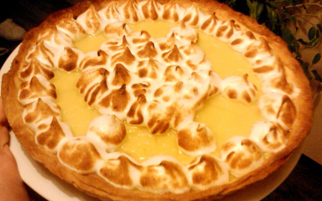 Tarte au citron et ses tétons de meringue