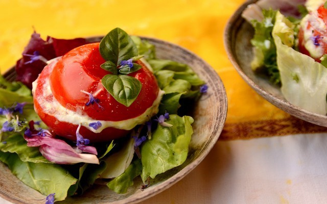 Tomates farcies à la ricotta et basilic