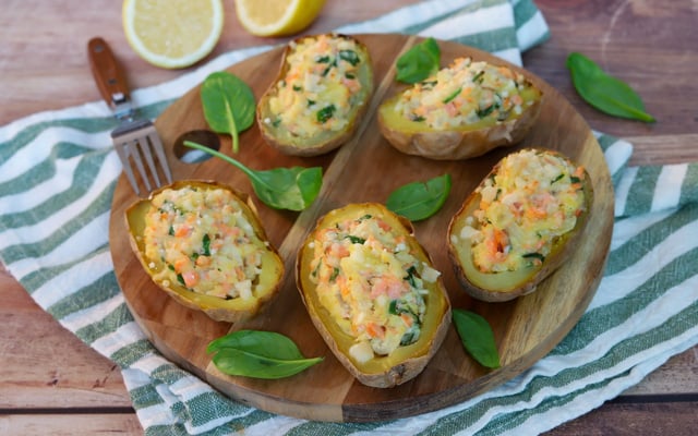 Pommes de terre farcies au saumon et épinards