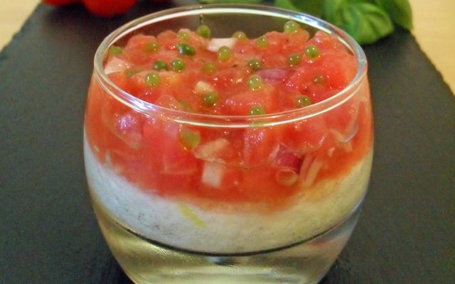 Mousse de mozzarella, tartare de tomates et perle de basilic