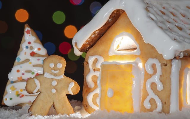 Maison de Noël en pâte sablée aux épices