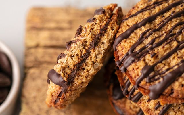 Biscuits aux flocons d'avoine fourrés au chocolat