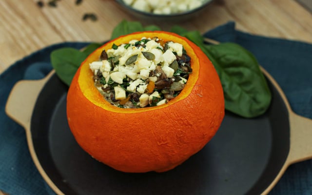 Potimarrons farcis aux champignons, épinards, féta et graines de courge