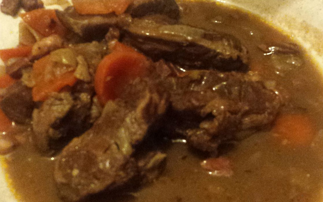 Joue de porc caramélisée et graines de sésame