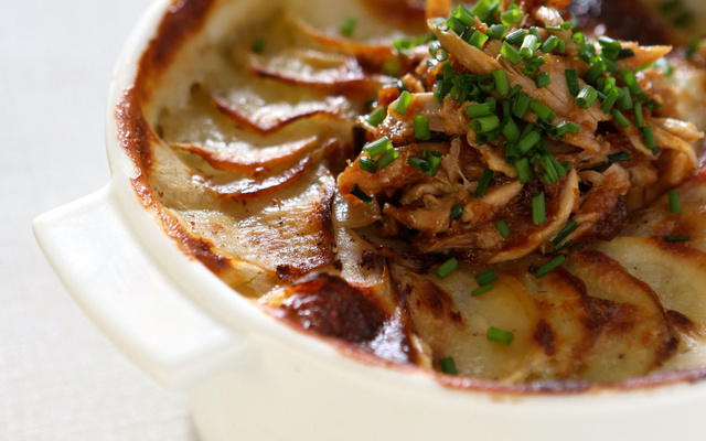 Gâteau de pomme de terre aux restes de poulet rôti