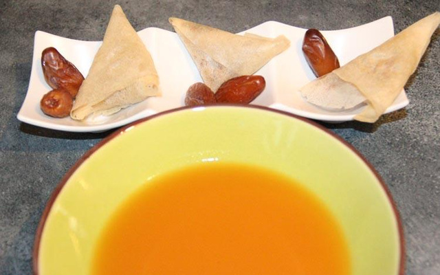 Soupe de carottes aux dattes et ses samoussas