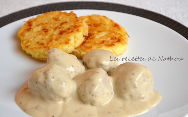 Boulettes aux oignons, sauce moutarde et balsamique et galettes de riz à la mozzarella