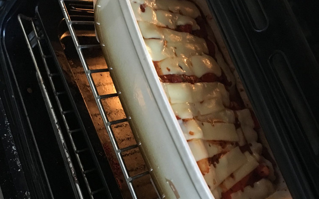 Cocotte de quenelles à la sauce tomate