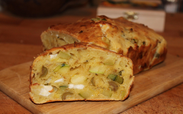 Cake salé courgette, olives et féta