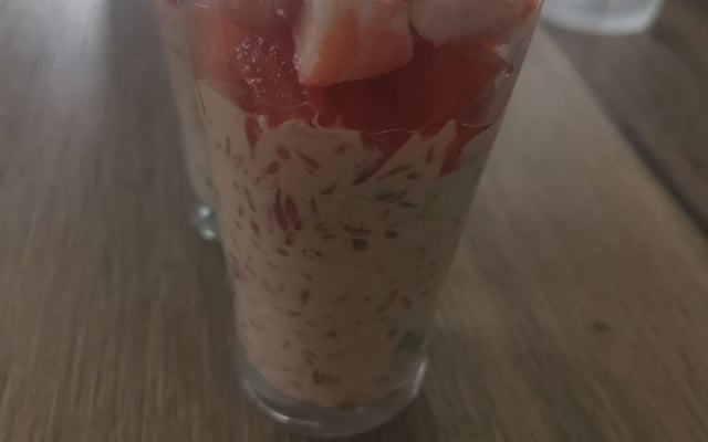 Verrines avocat-crevette et sauce cocktail