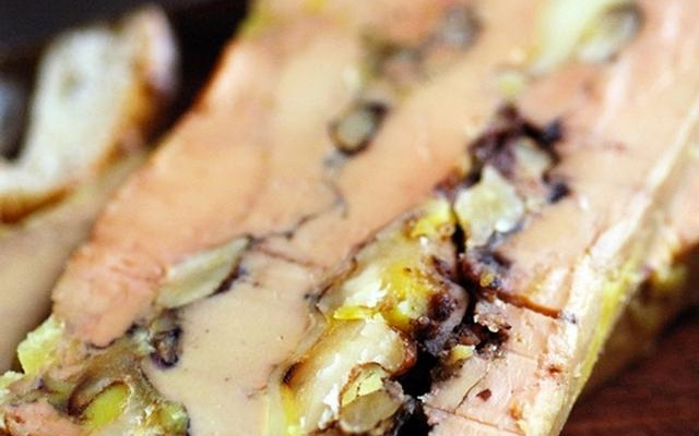 Foie gras de canard au Comté et noix grillées