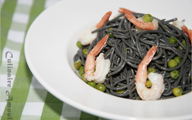 Spaghettis noirs aux petits pois et crevettes
