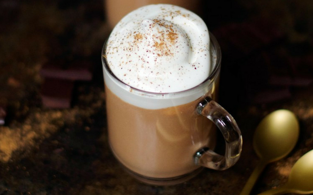 Chocolat chaud à la cannelle fait maison
