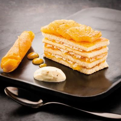 Gourmandise d'ananas rôti avec sa confiture à la vanille et espuma passion