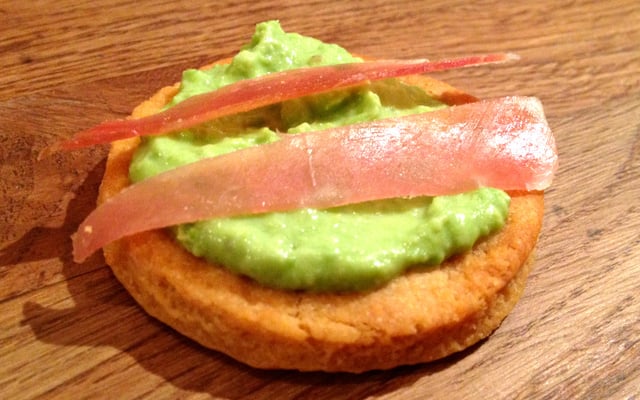 Sablés à la crème de petits pois, jambon de pays