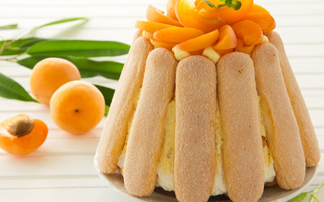 Charlotte aux abricots