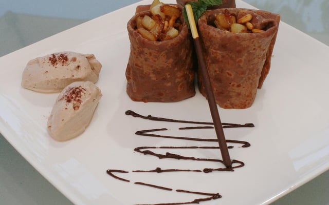 Crêpes tout-choco et poêlée de poires
