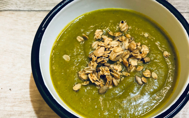 Velouté de potimarron au granola salé