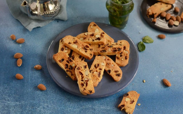 Fekkas aux amandes et aux raisins secs