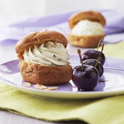 Chouquettes au Tartare et Cerises au caramel balsamique