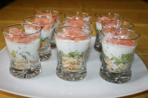 Verrine de saumon au fromage blanc et concombre