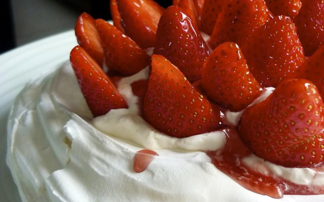 Pavlova aux fraises traditionnelle