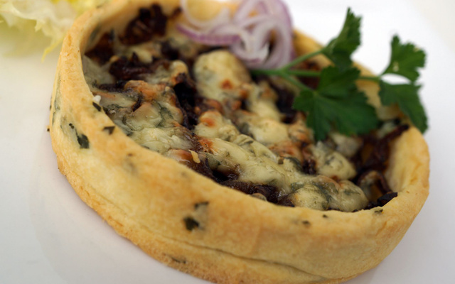 Tartelettes au roquefort et oignons rouges
