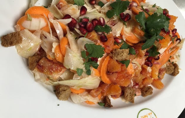 Salade croquante de légumes printaniers, sauce césar