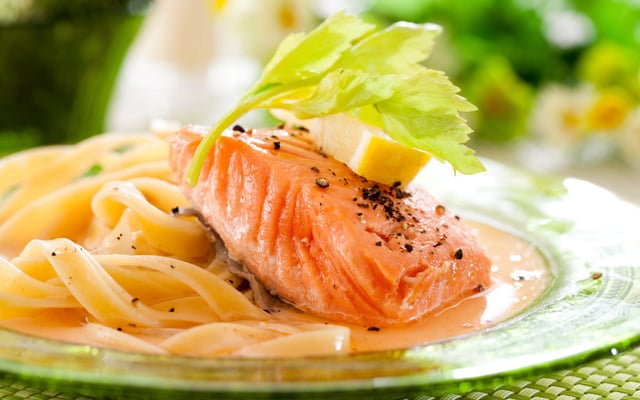 Darnes de saumon sauce aux crevettes au thermomix