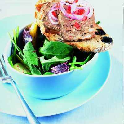Tartine de Pâté de campagne, roquette et pousses d'épinards