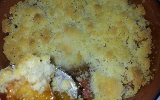 Crumble pommes, caramel, cannelle