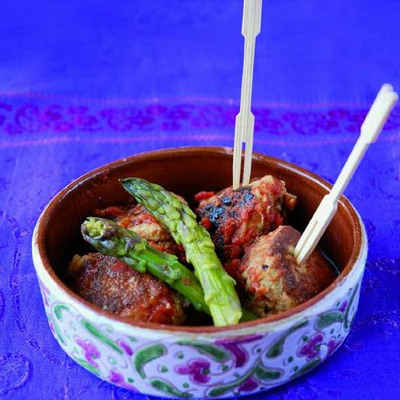 Kefta d'asperges et de merlan sauce tomate à la citronnelle