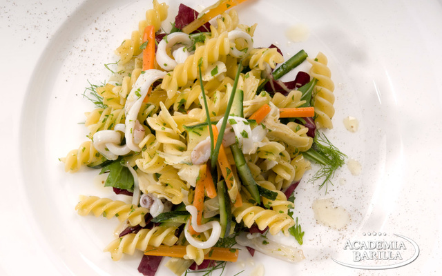 Salade de Fusilli aux légumes et encornets
