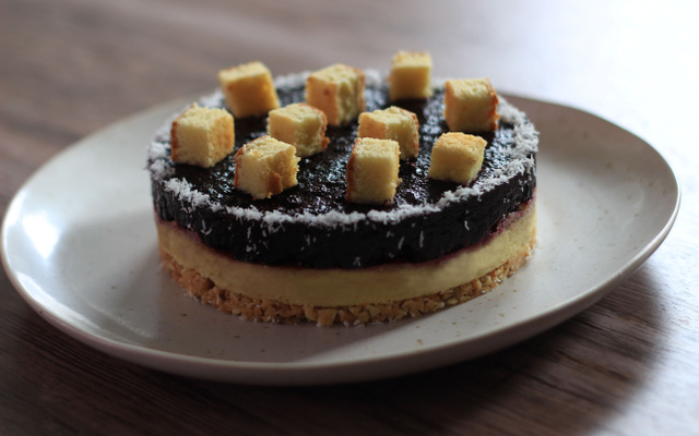 Le Paris de nuit : Gâteau croustillant amandes et myrtilles